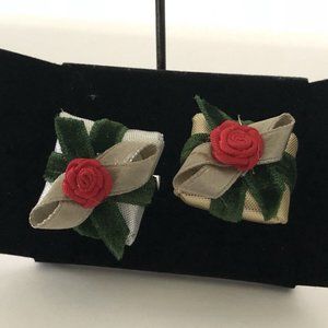 Vintage Pair of Avon Christmas Package Pins (395)